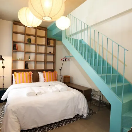 Dogpound Guest house Athens