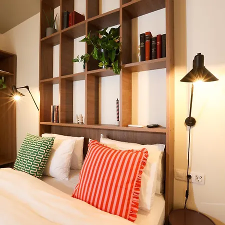 Dogpound Guest house *