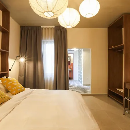 Dogpound Guest house Athens